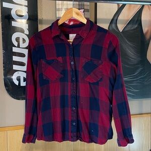 Women’s plaid button up long sleeve.